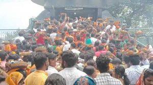Giridih News: हरिहरधाम में उमड़ी भक्तों की भीड़