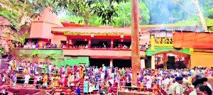 Chaibasa News : मुर्गा महादेव में भक्तों ने किया जलाभिषेक