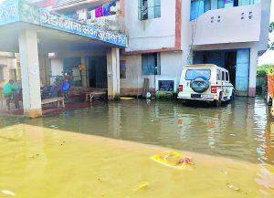 Hajipur News:राघोपुर के कई इलाकों में घुसा बाढ़ का पानी, कई गावों का सड़क संपर्क भंग, 32 स्कूलों को किया बंद