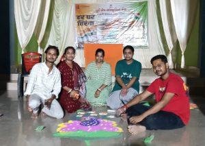कलाकारों ने बनायी आकर्षक तिरंगा रंगोली और राखी