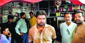 Gopalganj News  : धर्मपरसा बाजार में ज्वेलरी दुकान में लूटकांड के दूसरे दिन पसरा सन्नाटा, दो संदिग्ध हिरासत में