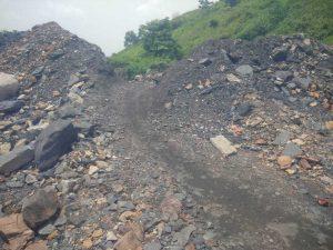 Bokaro News : कोयला चोरों ने ओबीआर का ढेर हटा कर बनाया रास्ता