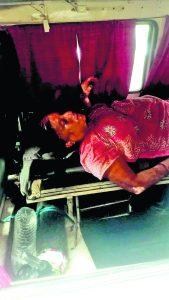 कोलकाता में जर्जर इमारत का हिस्सा गिरा, दो लोग घायल