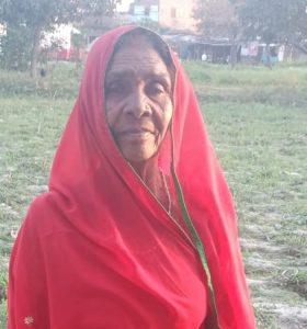 नारायणी से जल भरने गयी बुजुर्ग महिला हुई लापता, परिजनों ने लगायी बरामदगी की गुहार