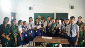 Bokaro News : राखी बनाओ प्रतियोगिता में छात्राओं ने दिखायी प्रतिभा