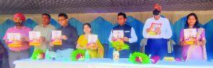 Chaibasa News : विद्यालय के शिक्षक और विद्यार्थी शिक्षण के प्रति समर्पित रहें : डीसी