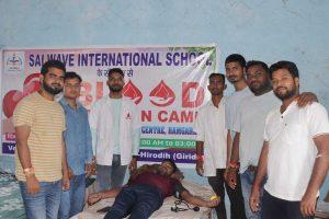 Giridih News: साईं वेव इंटरनेशनल स्कूल में ब्लड डोनेशन कैंप
