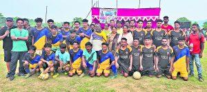 Chaibasa News : दी लीजेंड इज बैक टू फाइट की टीम बनी विजेता