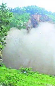 एक किमी तक सुनायी दी भूस्खलन की आवाज