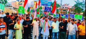 Jamshedpur news. कांग्रेस ने चुनाव आयोग के खिलाफ निकाला कैंडल मार्च