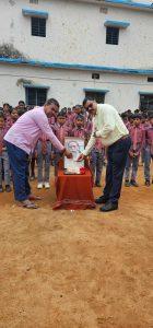 Deoghar news : स्कूलों में बच्चों व शिक्षकों ने दिशोम गुरु शिबू सोरेन को दी श्रद्धांजलि