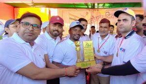 फ्रेंडली क्रिकेट मैच में पब्लिक एकादश ने प्रशासन एकादश को हराया