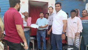 राजस्व महाअभियान: भू-स्वामियों के बीच जमाबंदी पंजी की प्रति का किया गया वितरण