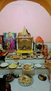 गोपाल लालजी मंदिर में भक्तों ने मनाया दही कादो का उत्सव