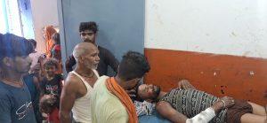 सड़क दुर्घटना में बाइक चालक समेत दो युवक जख्मी