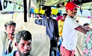 Chaibasa News : मनोहरपुर से दो दर्जन मजदूर रोजगार की तलाश में गोवा रवाना