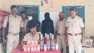 प्याज की बोरियों में बिहारीगंज ले जायी रही 345 लीटर विदेशी शराब जब्त, दो गिरफ्तार