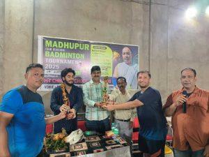 बैडमिंटन टूर्नामेंट के रोमांचक मुकाबले में यशराज रहे विजयी