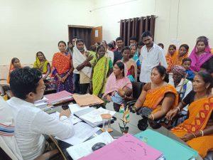 बारूहातु और डारूहातु गांव में जलजमाव, जेसीबी मशीन की मदद से निकाला पानी