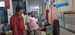 हाइवा की टक्कर में बाइक सवार दो घायल