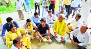 Gopalganj News : एसडीओ कार्यालय में जन सुराज के जिला महासचिव को पीटने का आरोप, हंगामा