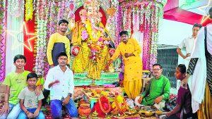 Siwan News : पंडालों में विराजे गणपति, हुई पूजा-अर्चना