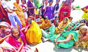 Jehanabad News : पब्लिक स्कूल के खटारे बस ने ले ली मासूम छात्र की जान, बस में की तोड़फोड़ और सड़क जाम