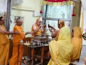 10 लक्षण पर्युषण महापर्व शुरू, पारंपरिक तरीके से जैन मंदिर में हो रही पूजा
