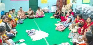 घर से निकलकर अपनी पहचान बना रहीं महिलाएं