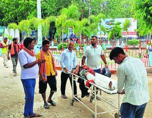 Gopalganj News : डंपर के धक्के से अनियंत्रित ट्रैक्टर मजदूरों को रौंदते हुए पलटा, चालक समेत दो की मौत
