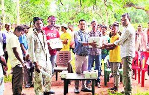 Chaibasa News :  हाथियों से नुकसान पर देर से मिलता है मुआवजा : ग्रामीण
