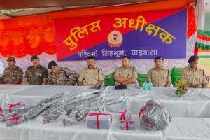 Naxal News: भाकपा माओवादी के खिलाफ झारखंड पुलिस को बड़ी सफलता, लूटे गए हथियार, कारतूस और नक्सली पर्चा बरामद